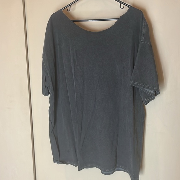 Johnny Cash Graphic Gray T-Shirt size XXL / altered neckline / preowned - Picture 4 of 4